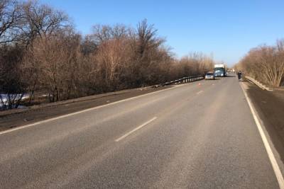Водитель Mitsubishi сбил 37-летнего мужчину на трассе под Волгоградом