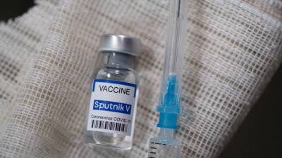 Бразилия приостановила регистрацию российской вакцины "Спутник V"