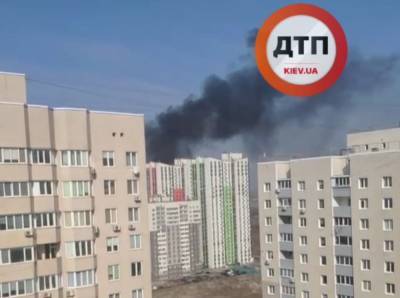 В Сети показали видео серьезного пожара в Киеве
