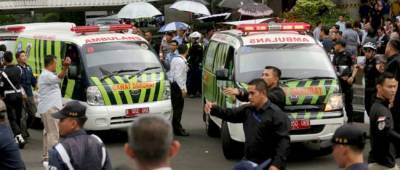 В Индонезии двое смертников подорвались возле католической церкви: 14 человек пострадали