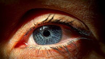 Российские неврологи объяснили причины подергивания глаза