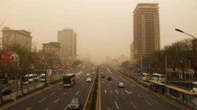 Пекин второй раз за месяц накрыла песчаная буря