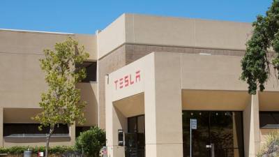 Экономист объяснил, как Tesla нарушает закон и подвергает опасности покупателей