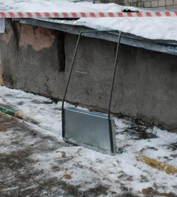 Глыба льда рухнула на трехлетнего ребенка с крыши в Нижнем Новгороде