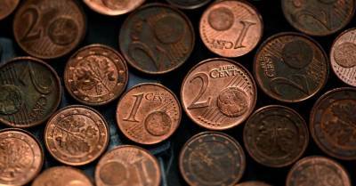 Опрос: 46% жителей Латвии поддерживают изъятие из обращения монет по 1 и 2 евроцента