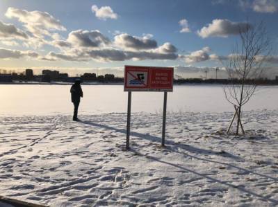 Спасатели сняли со льда в Петербурге 150 человек