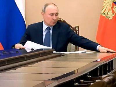 Путин отказался вакцинироваться, потому что не хотел "обезьянничать"