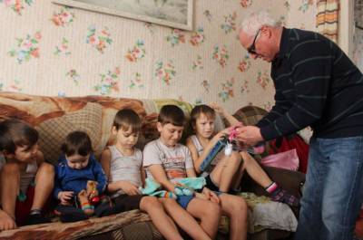 Выездная паллиативная служба помощи детям «Радуга» в Омске помогает семьям из отдаленных поселков