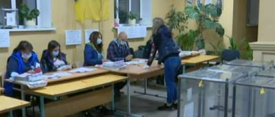 В Украине проходят выборы в двух округах