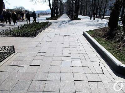 В Одессе грядет капремонт тротуаров Приморского бульвара (фото)