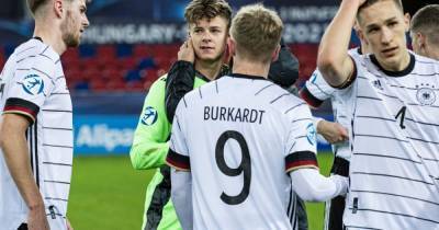 Вот это подарок: немецкий вратарь привез невероятно курьезный гол на молодежном Евро-2021 (видео)