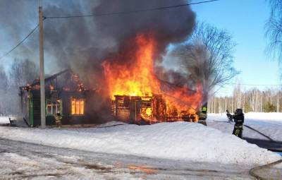 Сельская библиотека полностью сгорела при пожаре во Владимирской области