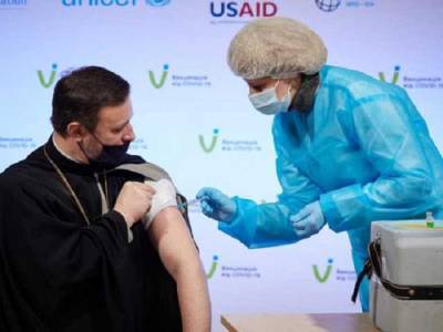 Прозевали вспышку: медик рассказал, когда коронавирус оставит Украину