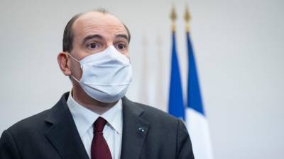 Премьер Франции «неправильно» привился от коронавируса