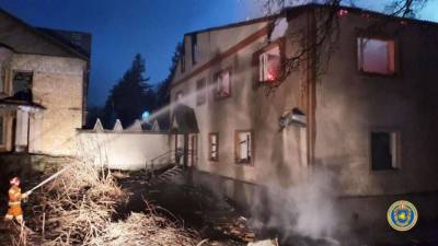 В Черкасской области пять пожарных команд тушили возгорание на бывшем сахарном заводе