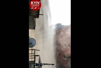 В центре Киева более 130 домов остались без тепла из-за очередного “гейзера”