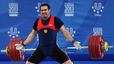 Российских тяжелоатлетов дисквалифицировали за допинг