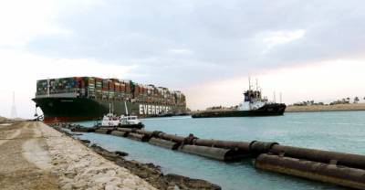Россия предложила Египту помощь в освобождении Суэцкого канала от застрявшего судна-гиганта
