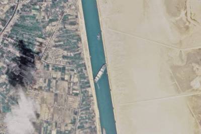 Президент Египта распорядился разгрузить судно Ever Given, заблокировавшее Суэцкий канал