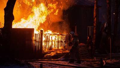 Обгоревшее тело женщины нашли после пожара в заброшенном доме в Татарстане