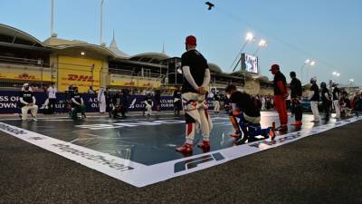 BLM на "Формуле-1": Мазепин и еще 9 гонщиков не преклонили колено