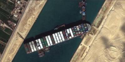 Россия готова помочь Египту снять с мели контейнеровоз Ever Given