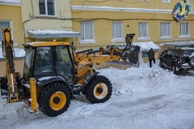 В Мурманске 27 марта выполнена очистка 51 придомовой территории