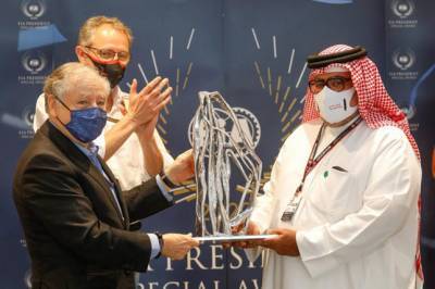 Жан Тодт наградил маршалов Гран При Бахрейна