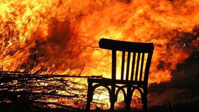 Пожилая женщина заживо сгорела в доме в Саратовской области