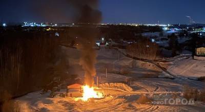 В Новочебоксарске загорелась база отдыха