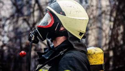 В Киеве на Троещине загорелась новостройка
