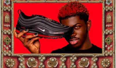 Числом 666: в продаже появились «сатанинские» кроссовки Nike с человеческой кровью