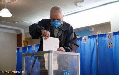 Довыборы в Раду в Донецкой области: выигрывает мэр Доброполья Аксенов, - экзит-пол