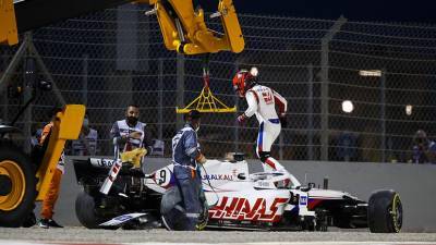 Победа Хэмилтона, дебют сына Шумахера и сход Мазепина на первом круге: чем запомнился Гран-при Бахрейна «Формулы-1»