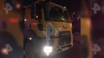 В Москве грузовик насмерть сбил пешехода
