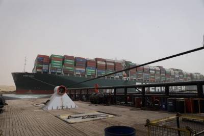 В Египте раскрыли дату начала разгрузки контейнеровоза в Суэцком канале