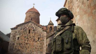 Миротворцы РФ сопроводили паломников в монастырь Дадиванк в Карабахе