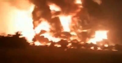 Больше десяти пострадавших, сотни эвакуированных: в Индонезии тушат масштабный пожар на нефтезаводе