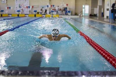В Хабаровске начались соревнования по плаванию для детей
