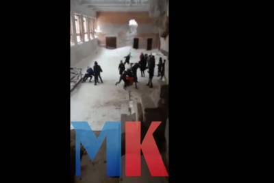 Шокирующие видео: в Игарке молодежь массово дерется в «бойцовском клубе»