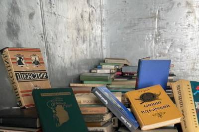 В Бурятии пенсионер УФСИН передал 2 тысячи книги колониям
