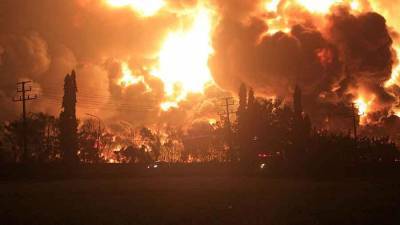 Число пострадавших при пожаре на НПЗ в Индонезии увеличилось до 20