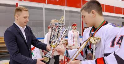 "Алмаз" из Дятловского района выиграл "Золотую шайбу" в младшей возрастной группе дивизиона Б
