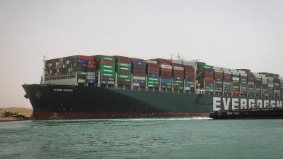 Bloomberg: cудно-контейнеровоз Ever Given сняли с мели в Суэцком канале