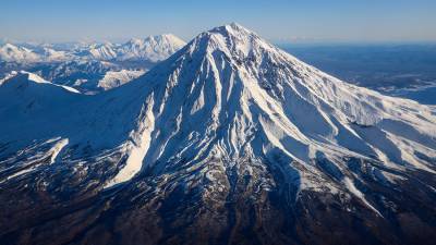 Альпинист сорвался с вулкана на Камчатке и погиб