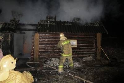Под утро в Ивановской области в очередной раз сгорела баня с дровником