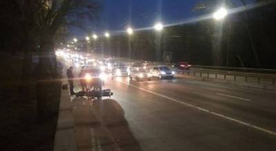 В Киеве полицейские во время погони сбили мотоциклиста