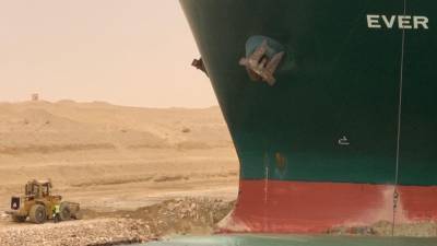 Bloomberg: судно Ever Given сняли с мели в Суэцком канале