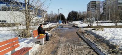 Жители Петрозаводска просят мэрию приставить урны к новым скамейкам на Ключевой (ФОТО)