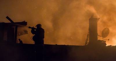 В Советске пожарные предотвратили взрыв, вынеся из горящей бани шесть газовых баллонов